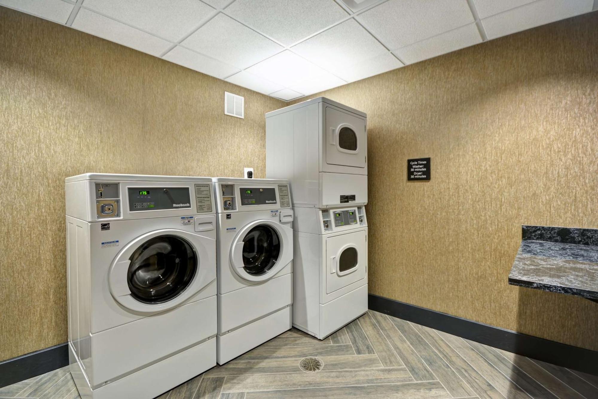 Hampton Inn&Suites Detroit/Warren Extérieur photo